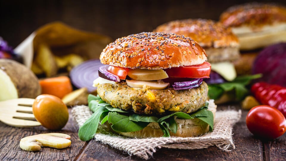 Vegetariánsky burger so sójovým mäsom