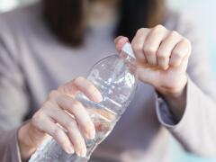 Sucho v ústach a nadmerný smäd: 8 zdravotných stavov, ktoré hlásia