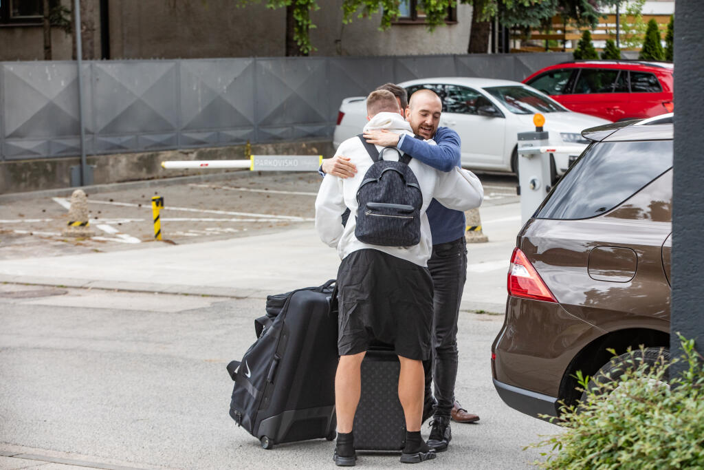 Stopér Milan Škriniar meškal, no predviedol sa v štýlovej bielej mikine za stovky eur.