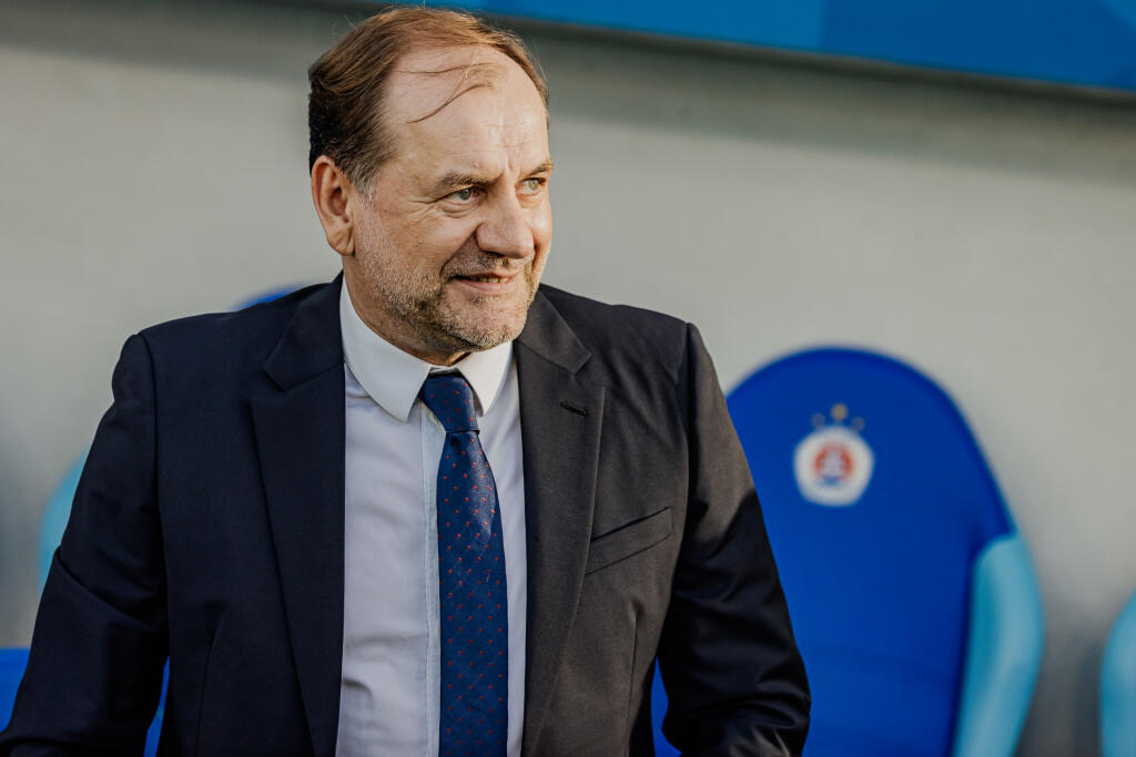 Na snímke Vladimír Weiss počas zápasu Fortuna ligy medzi ŠK Slovan Bratislava a AS Trenčín. Vďaka Covid automatu sa na zápase mohlo zúčastniť 500 fanúšikov.