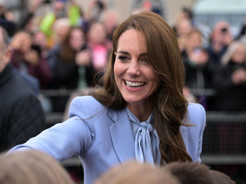 Catherine, princezná z Walesu absolvuje turné po svojej krajine po boku manžela.