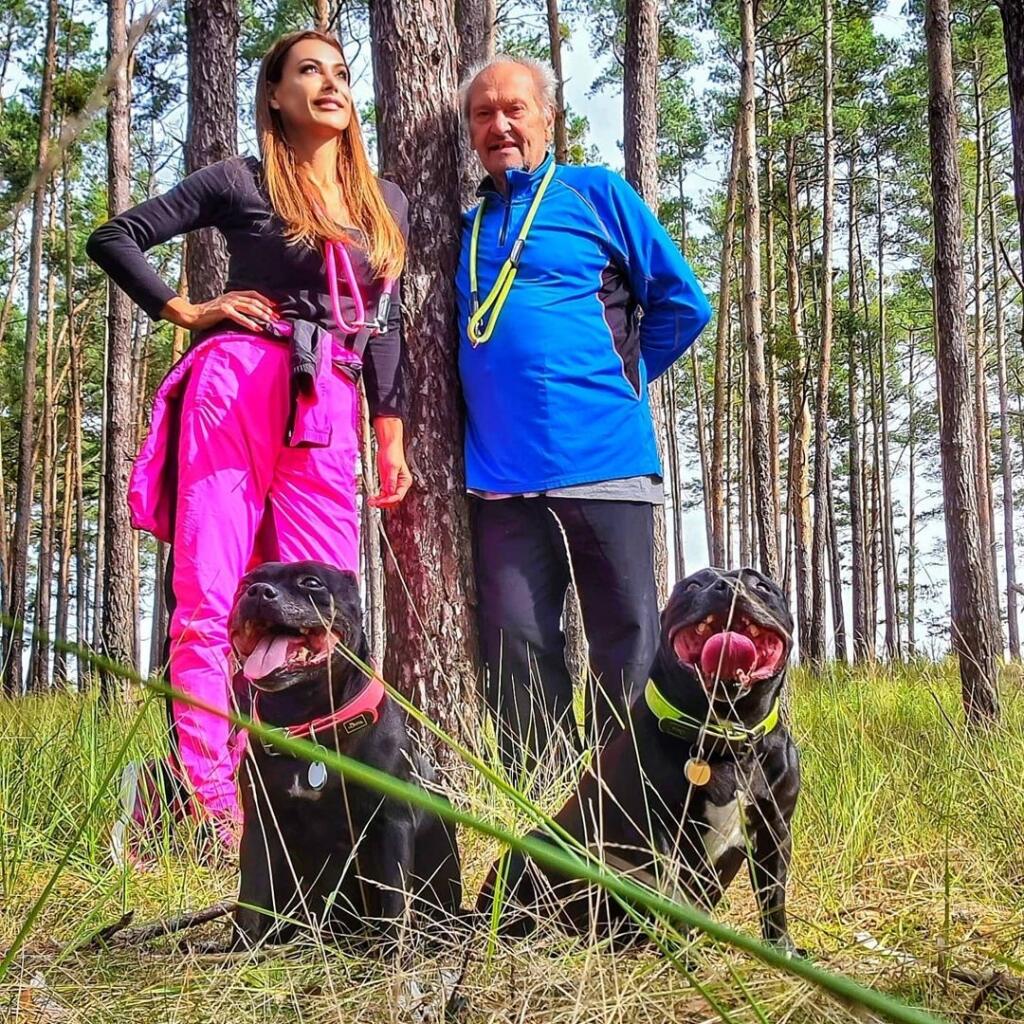 Zora Czoborová rada trávi čas s otcom na čerstvom vzduchu.