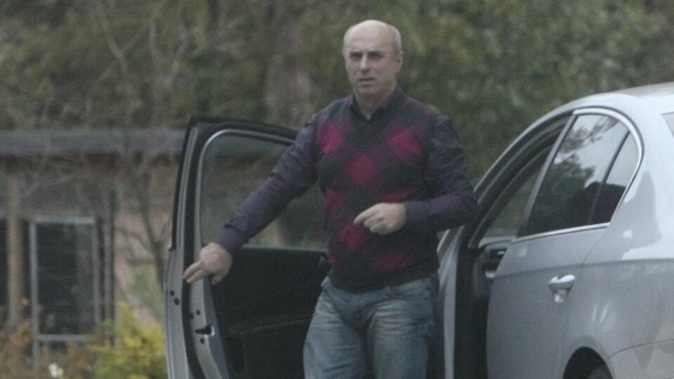 Alojz Riško: Stretli sme ho, ako
práve pri dome vystupoval
z Volkswagenu.