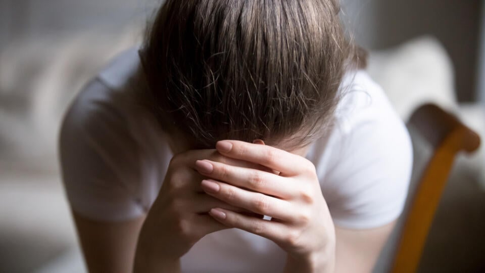 Zvýšené potenie, únava a bolesť hlavy môžu byť príznakom chorej štítnej žľazy.