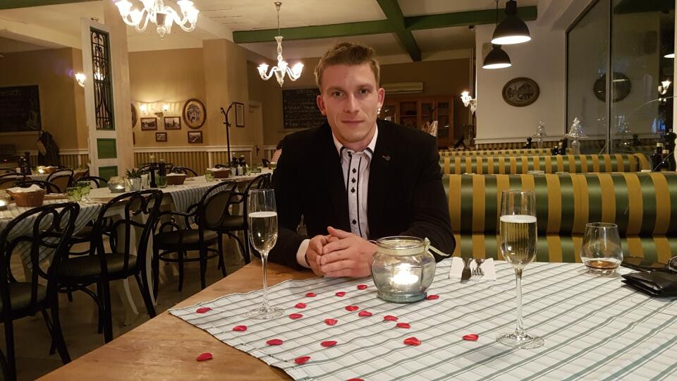 Na výherkyňu čaká romantická večera s Jurajom Bačom.