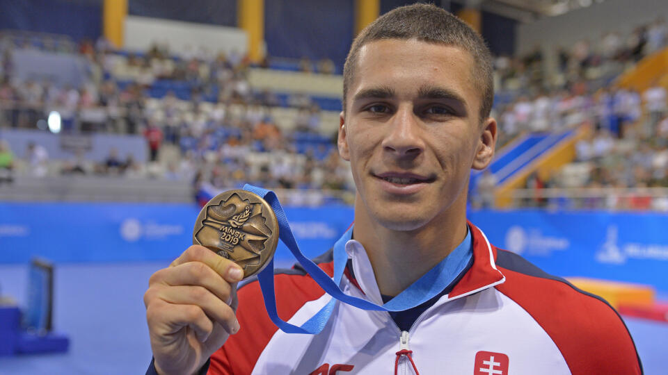slovenský boxer Andrej Csemez s bronzovou medailou