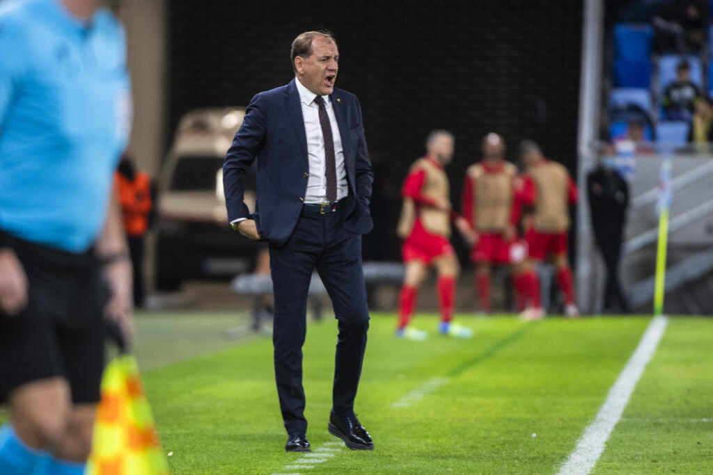 Na snímke tréner Slovana Vladimír Weiss st. v zápase F-skupiny 3. kola skupinovej fázy Európskej konferenčnej ligy (EKL) ŠK Slovan Bratislava - Lincoln Red Imps v Bratislave vo štvrtok 21. októbra 2021. FOTO TASR - Jaroslav Novák