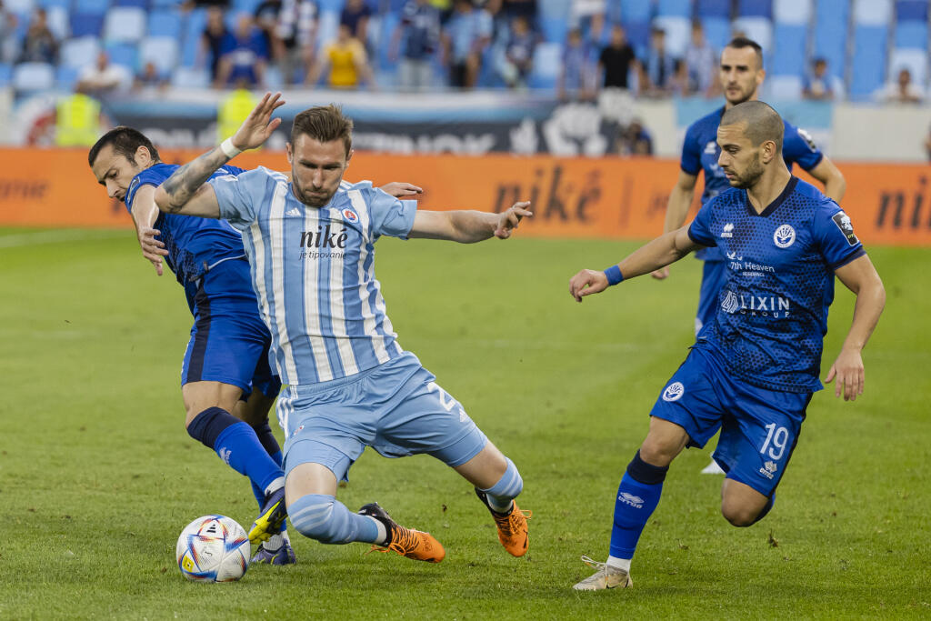 Na snímke Jaromír Zmrhal a Irakli Bidzinashvili počas prvého zápasu prvého predkola UEFA Ligy Majstrov 2022/23 medzi ŠK Slovan Bratislava a FC Dinami Batumi.