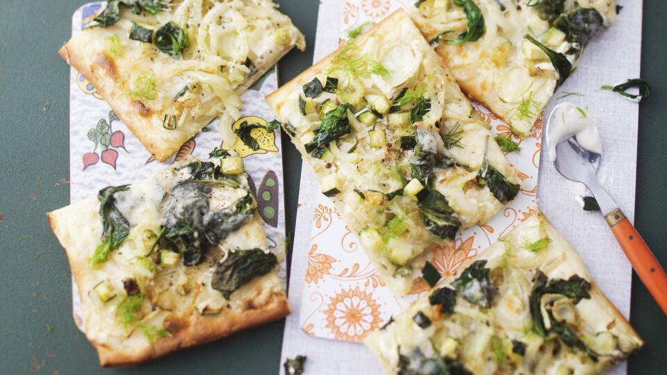Pizza so špenátom, feniklom a cuketou
