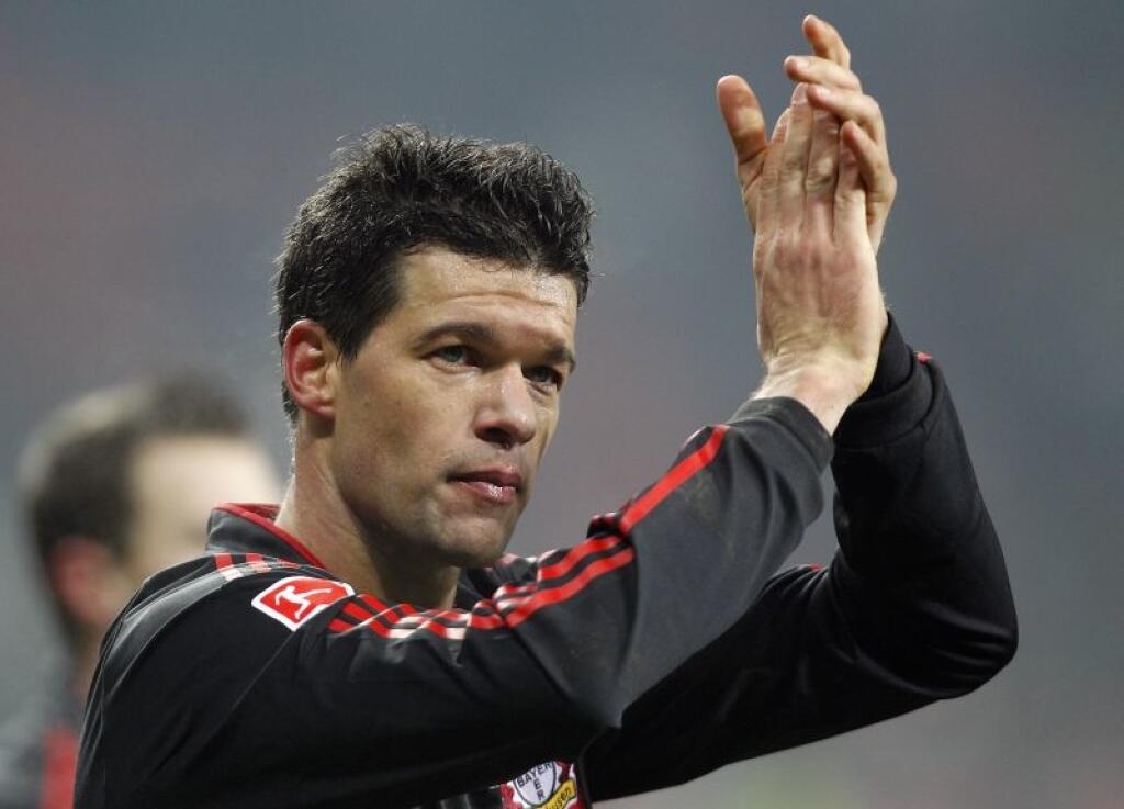 Michael Ballack obliekal počas aktívnej kariéry aj dres Leverkusenu.