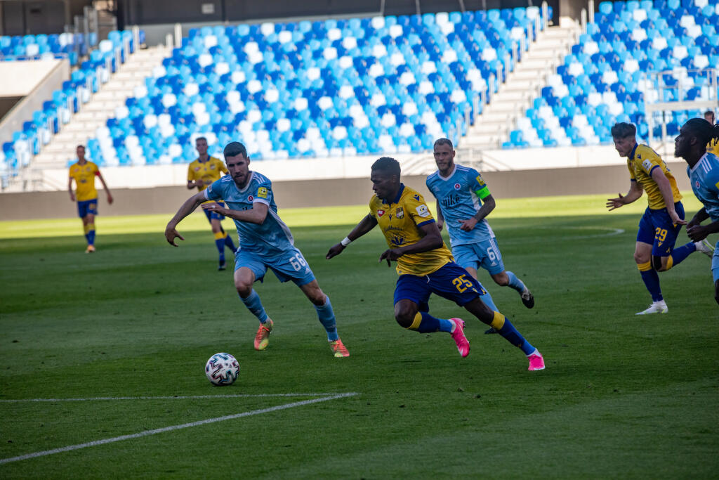 8. Kolo nadstavbovej časti Fortuna ligy medzi Slovanom Bratislava a DAC Dun. Streda.