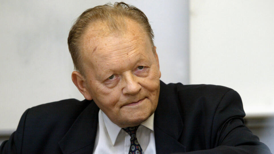 Hlavným výsledkom výskumnej práce profesora Holého bola celá skupina liekov na vírusové choroby, tzv. antivirotiká.