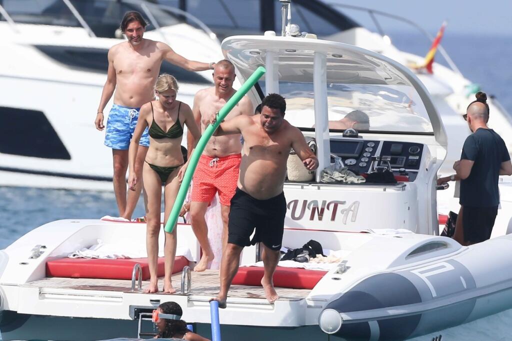 Ronaldo sa pripravuje na skok do vody.