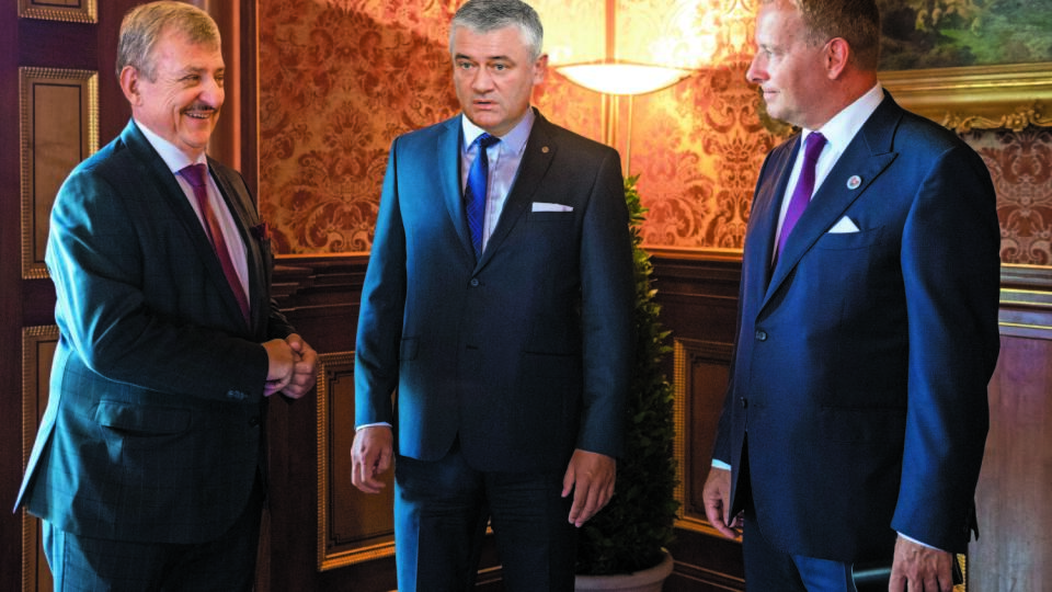 VEĽKÁ TROJKA Predseda parlamentu Boris Kollár chce s novými poradcami mobilizovať národné sily.