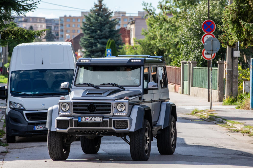 Hamšík sa v poslednej dobe vozil po slovenských cestách na Mercedese-Benz G 500 4x4, ktorého cena sa pohybuje od 220-tisíc eur.