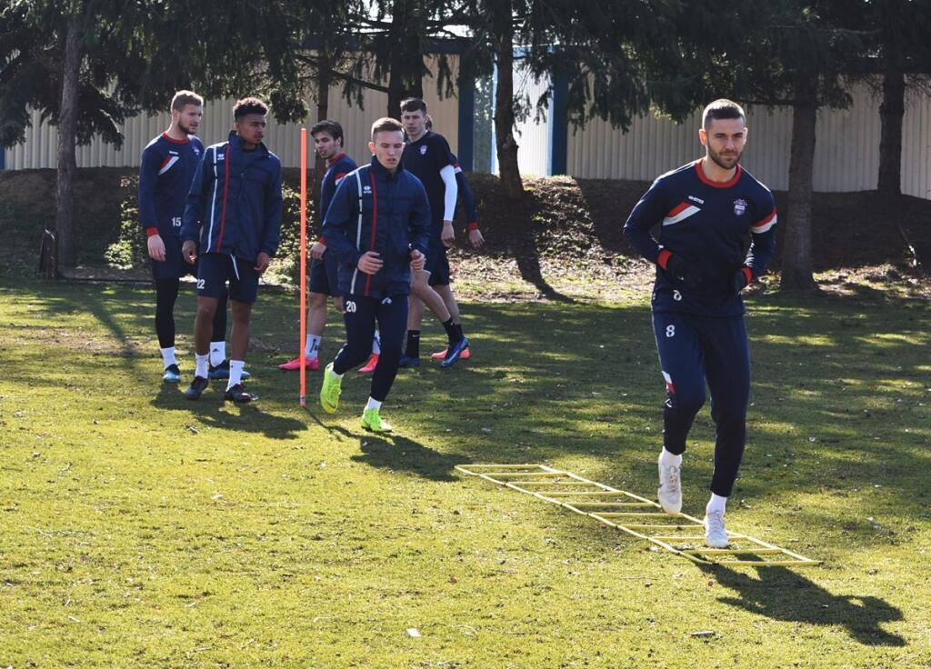 Futbalové kluby už majú od vlády povolenie opäť zarezávať naplno.