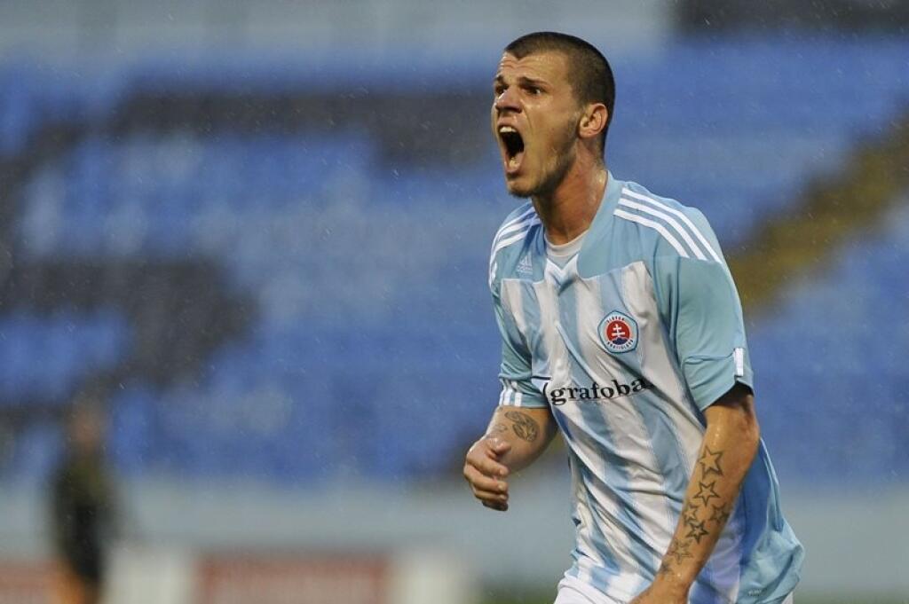 Z desiateho kola futbalovej Corgoň ligy medzi družstvami Slovan Bratislava a MFK Dubnica 26.septembra 2010 v Bratislave. Na snímke radosť slovanistu Juraja Halenára po strelení druhého gólu v zápase.FOTO TASR - Pavel Neubauer *** Local Caption *** najvyššia slovenská futbalová súťaž liga CL sezóna 2010 - 2011 desiate kolo 10kolo hráči športovci družstvá Slovan Bratislava - MFK Dubnica