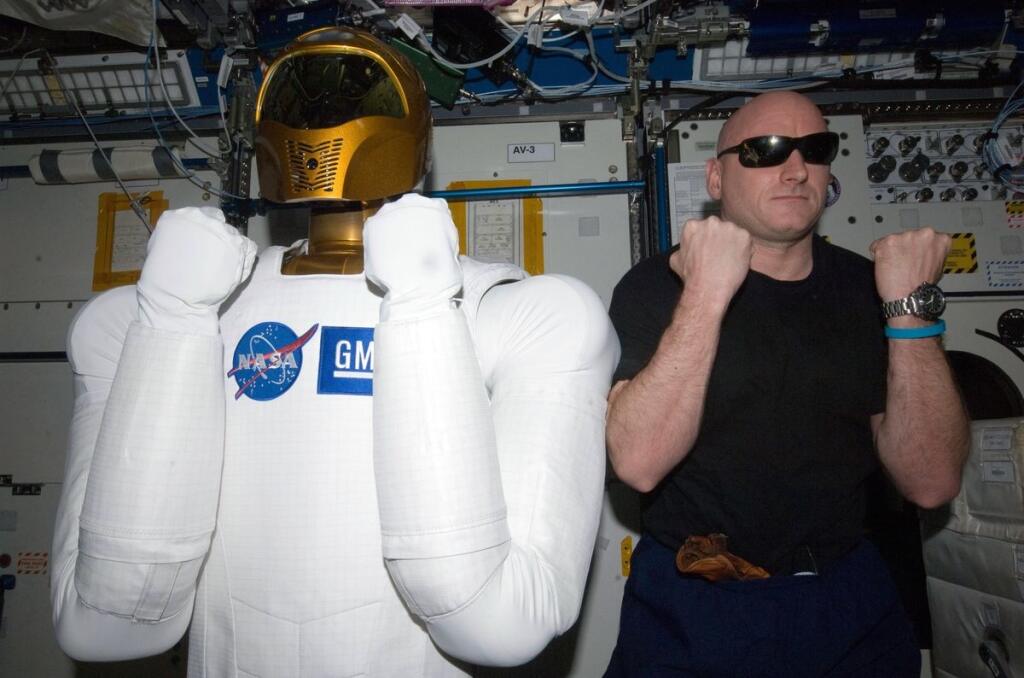Prvý robot vo vesmíre sa vrátil. Na Zemi sa zrejme dlho nezdrží