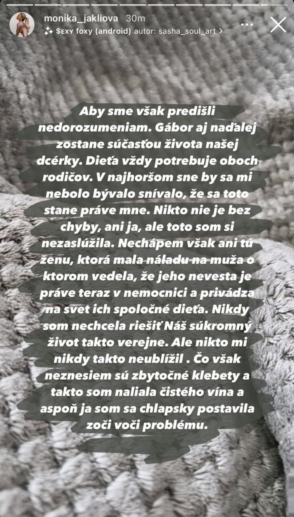 Borárosova partnerka Jákliová informovala o údajnej nevere bojovníka na sociálnej sieti.