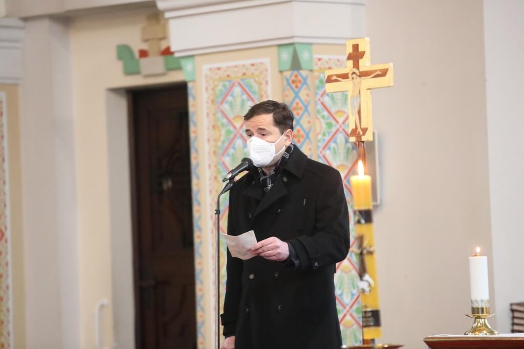 Na pohrebe Černého sa smútiacim prihovoril Robert Záruba.