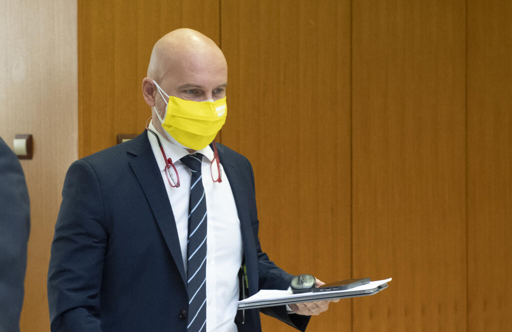 Na snímke minister školstva, vedy, výskumu a športu SR Branislav Gröhling (SaS) počas 42. schôdze vlády SR v Bratislave vo štvrtok 18. novembra 2021. FOTO TASR - Pavel Neubauer