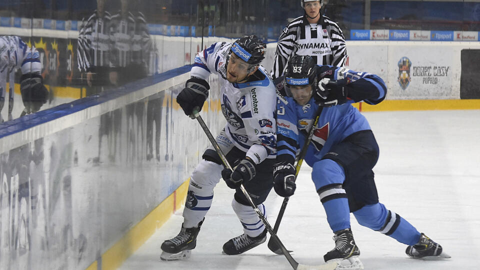 Klub druhej najvyššej slovenskej súťaže Vlci Žilina angažoval 24-ročného krídelníka Šimona Petráša. V predčasne ukončenom ročníku 2019/20 pôsobil v Slovane Bratislava, predtým bol dve sezóny v HC Košice. Žilinský klub informoval o novej akvizícii prostredníctvom sociálnych sietí.