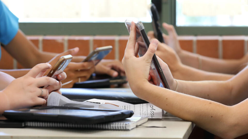 Mobily;mobil;škola;deti;žiaci;študenti
