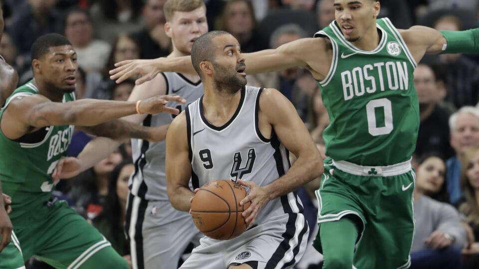 Bývalý francúzsky basketbalista Tony Parker mieri do administratívy futbalového klubu Olympique Lyon.