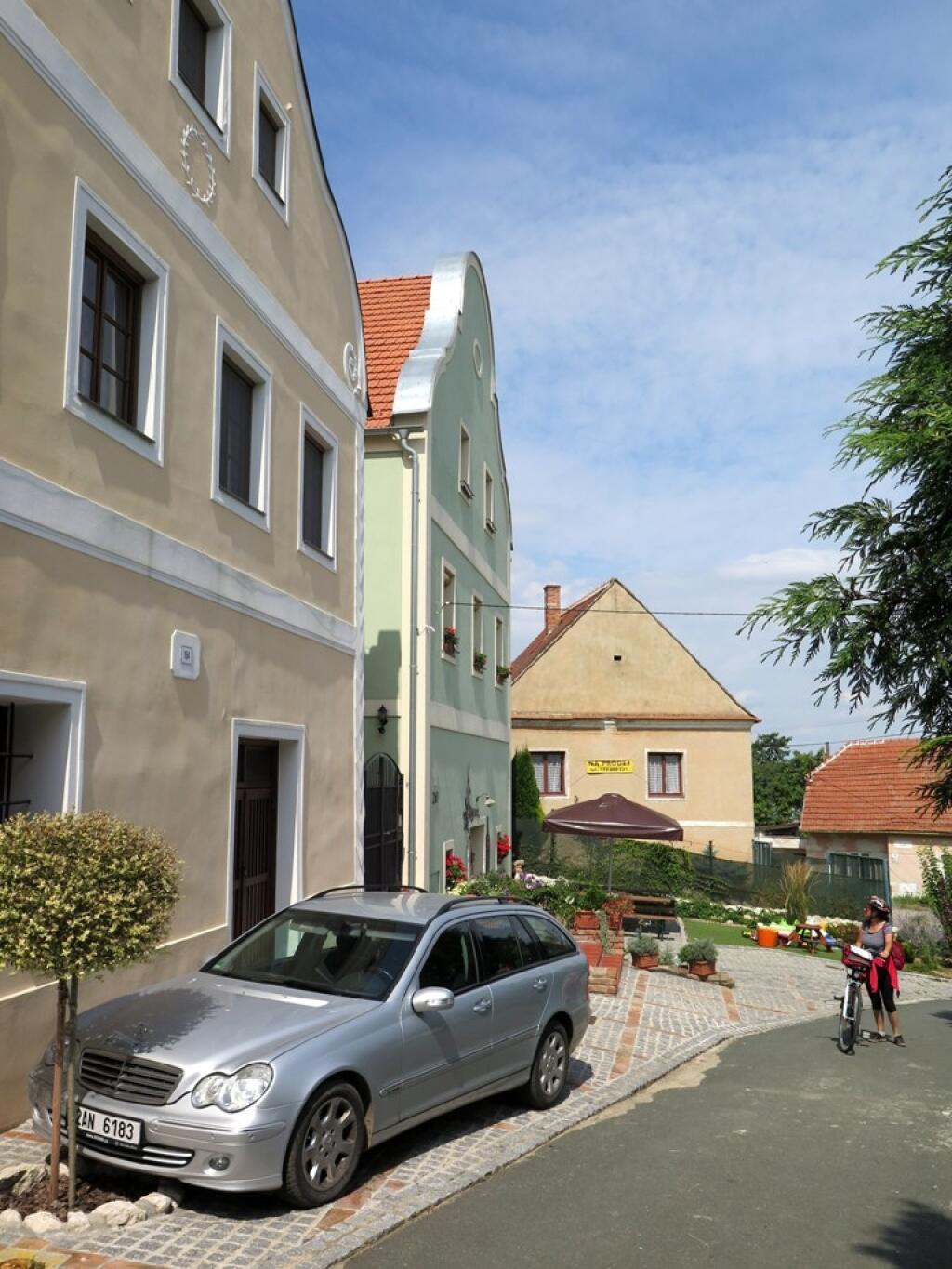 Určite vás nadchne centrum obce Pavlov, ktoré je plné malebných pivničiek.