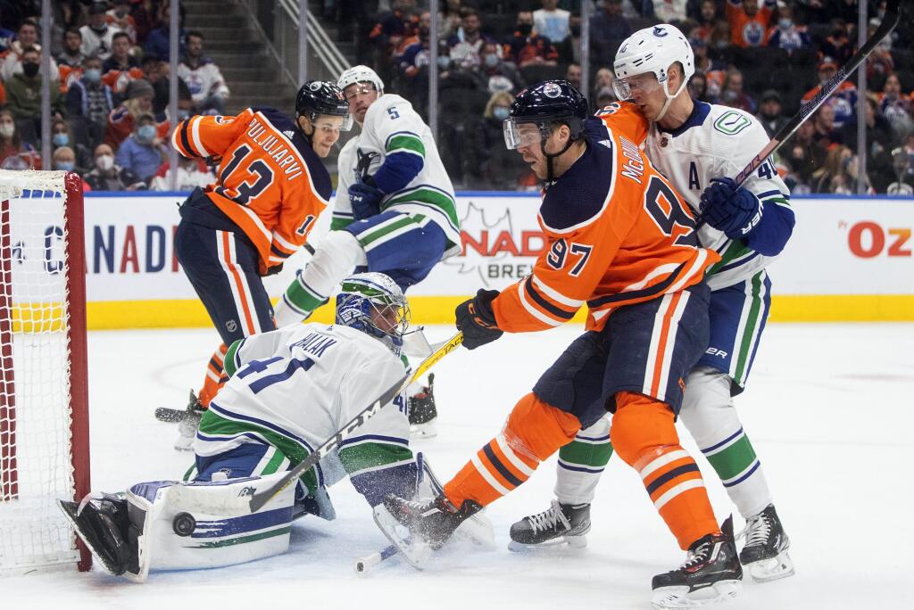 Connor McDavid znova predviedol svoju genialitu.
