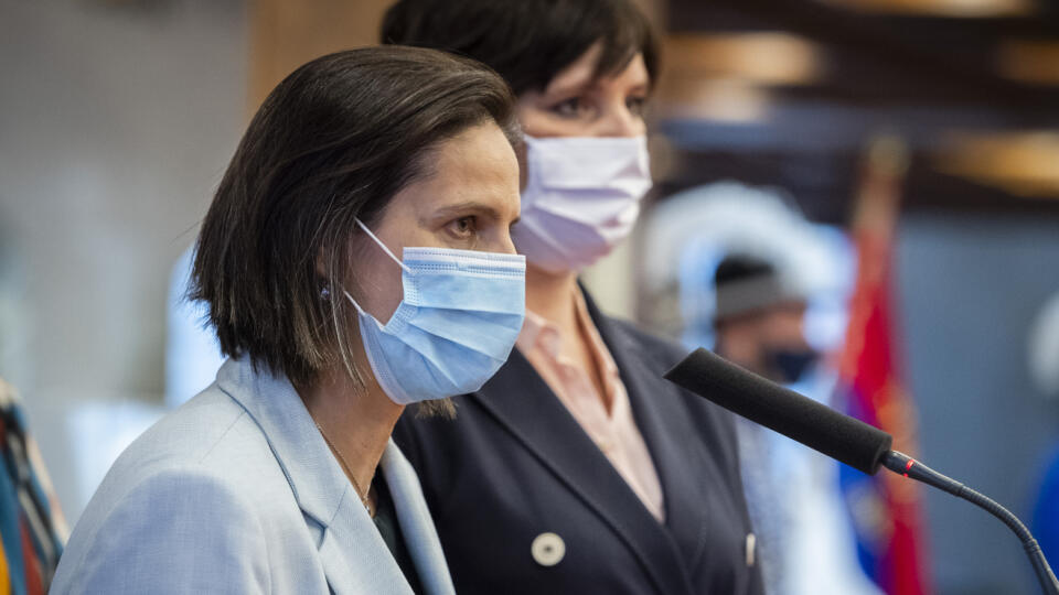 Na snímke zľava ministerka spravodlivosti SR Mária Kolíková a podpredsedníčka vlády a ministerka investícií, regionálneho rozvoja a informatizácie SR Veronika Remišová počas tlačovej konferencie klubu Za ľudí na 23. schôdzi Národnej rady SR v Bratislave 26. januára 2021. FOTO TASR - Jaroslav Novák