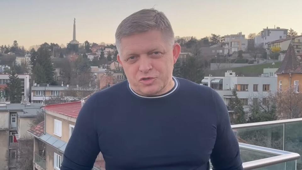 Robert Fico vo videu ukázal výhľad z terasy staromestského bytu, ktorý si prenajíma od straníckeho kolegu Dušana Muňka.