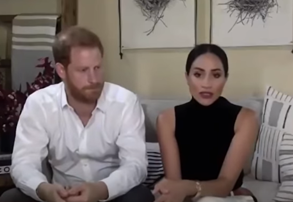 Vojvodkyňa Meghan sa poriadne zmenila. Namiesto prirodzenosti zvolila tmavší mejkap a sýty rúž.