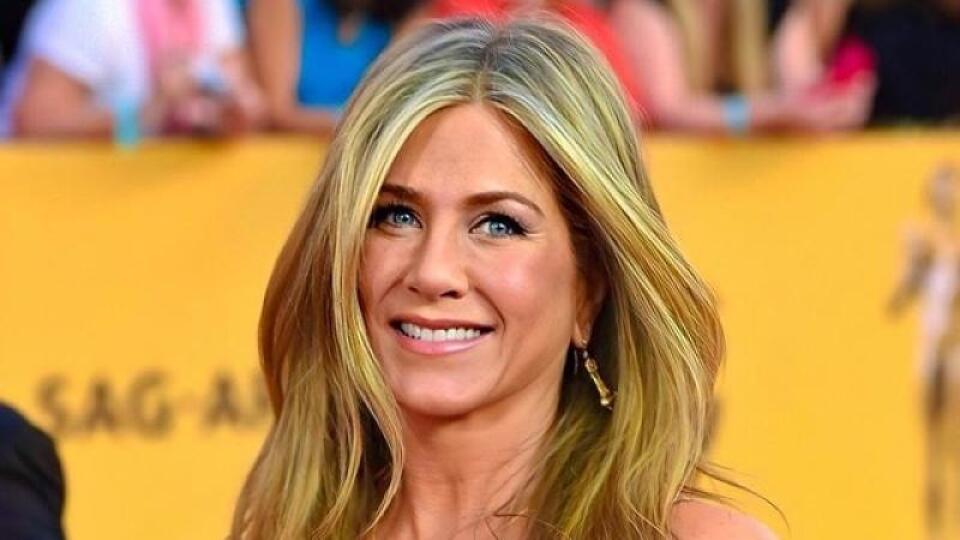 Jennifer Aniston sa pochválila vysvietenou záhradou.