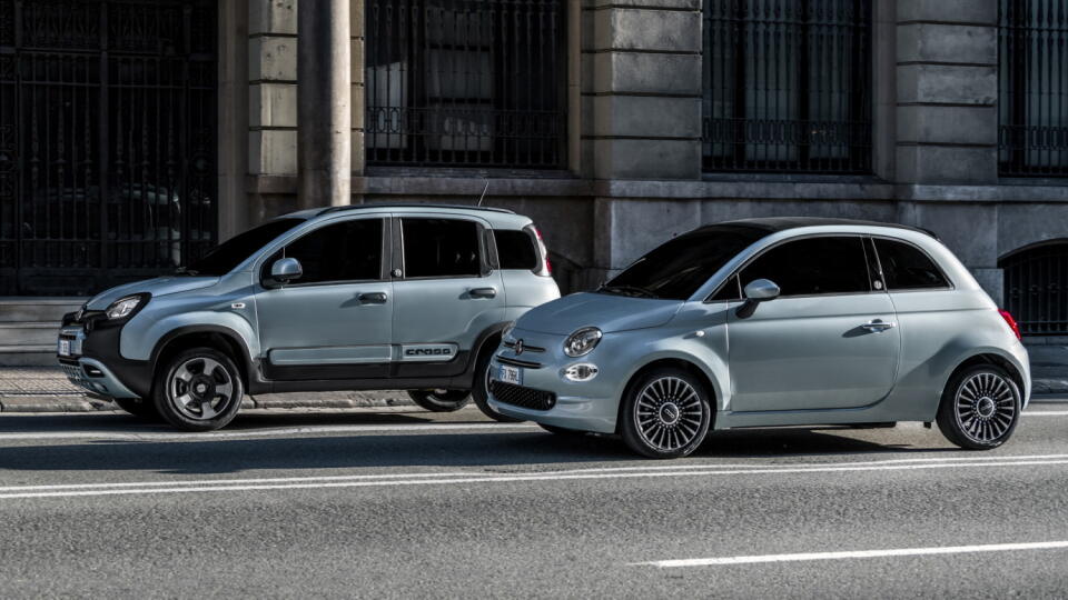 Fiat 500 Hybrid a Panda Cross Hybrid.