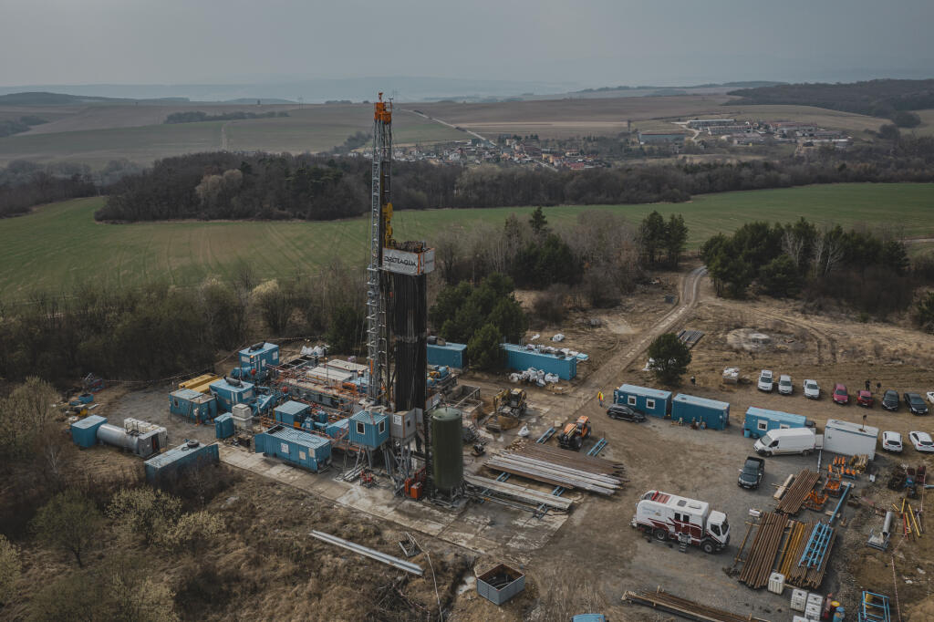 Na snímke vrt Čižatice - prieskumný vrt na využitie geotermálnej vody. Vodu z neho chce Košický samosprávny kraj využiť pre plánovaný akvapark. Ak bude dostatočne horúca, mohli by ňou v budúcnosti vykurovať aj časť Košíc.