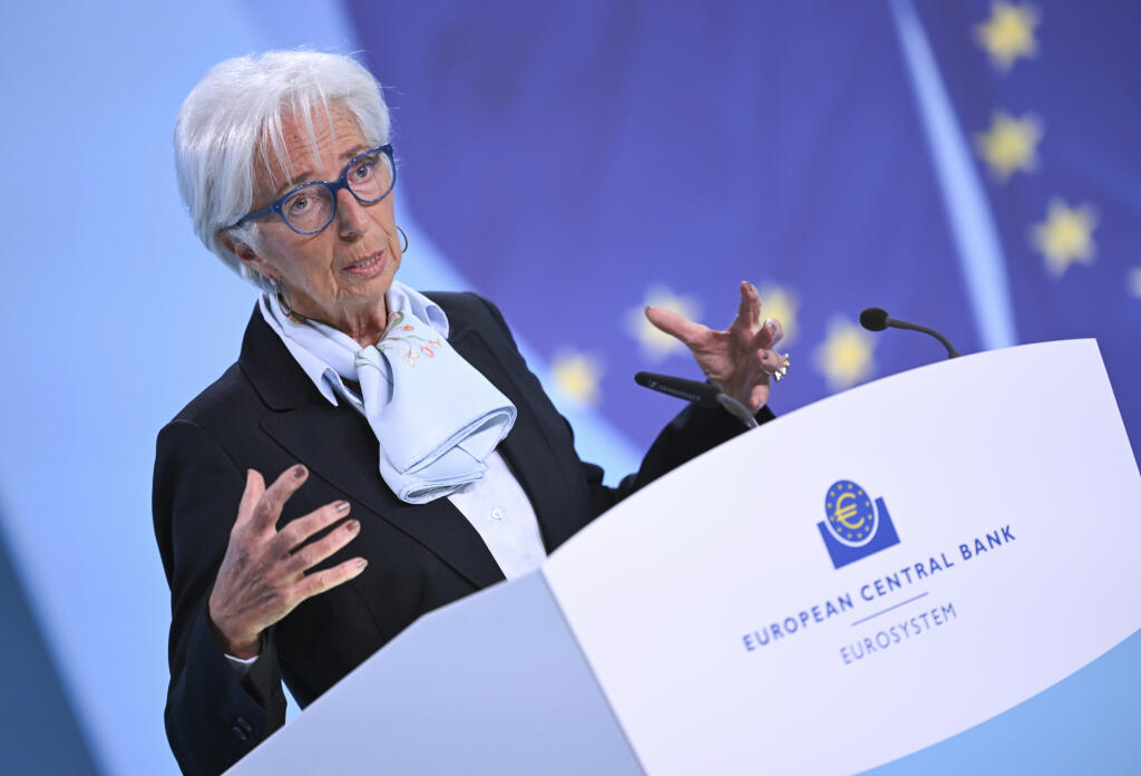 KK45 Frankfurt nad Mohanom - Šéfka Európskej centrálnej banky (ECB) Christine Lagardová počas tlačovej konferencie v sídle ECB vo Frankfurte nad Mohanom 11. apríla 2024. Reagujúc na ďalšie spomalenie inflácie v eurozóne analytici predpokladajú, že ECB na svojom tohtotýždňovom zasadnutí poslednýkrát ponechá úrokové sadzby na nezmenenej úrovni. Zároveň začne pripravovať pôdu pre zníženie úrokov na nasledujúcom zasadnutí, ktoré sa uskutoční v júni. FOTO TASR/AP
Christine Lagarde, right, President o
