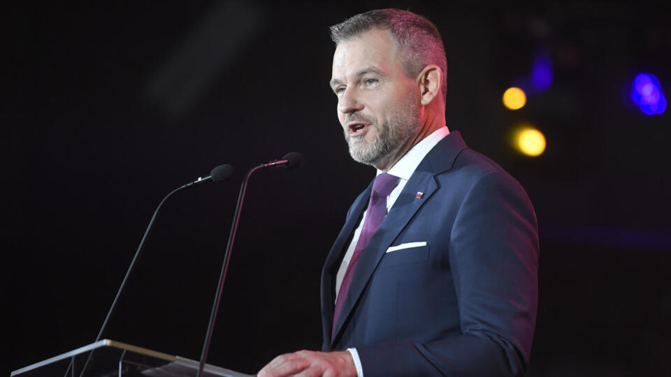 Na snímke dosluhujúci predseda Hlasu-SD a novozvolený prezident SR Peter Pellegrini počas príhovoru na 4. pracovnom sneme strany Hlas-SD v Košiciach v sobotu 1. júna 2024. Hlas-SD si bude na sneme voliť nového predsedu. Dosluhujúci predseda Hlasu-SD a novozvolený prezident SR Peter Pellegrini sa vzdá predsedníckej stoličky a pozastaví si členstvo v strane. Predsedníctvo Hlasu-SD jednomyseľne odporučilo snemu zvoliť za nového predsedu súčasného generálneho manažéra strany a ministra vnútra Matúša