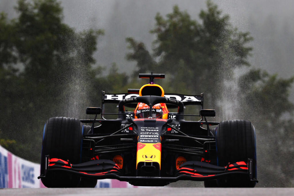 Max Verstappen vyhral VC Belgicka napriek tomu, že sa z nej odjazdilo jediné kolo a aj to bolo za safety carom.