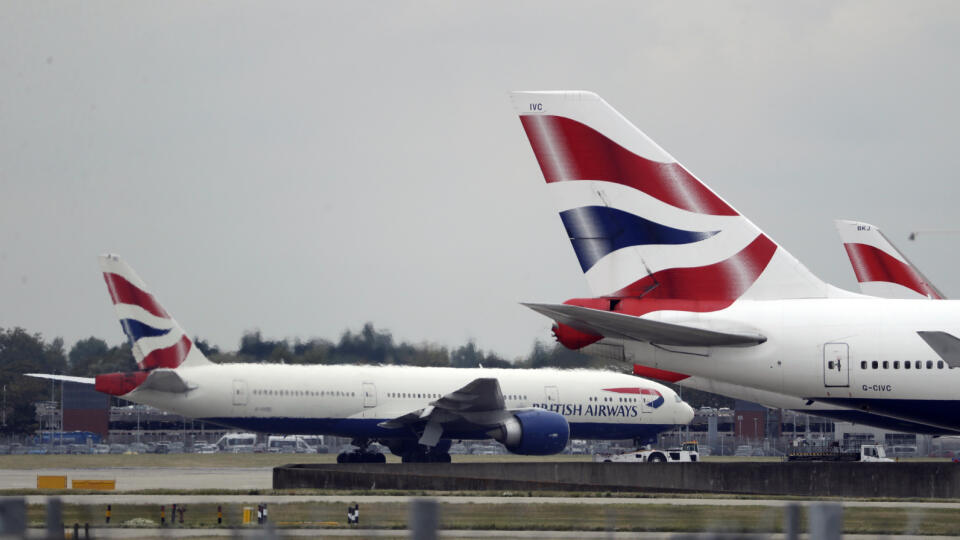 WA 17 archív Londýn - Na archívnej snímke z 9. septembra 2019 sú lietadlá leteckej spoločnosti British Airways sú na londýnskom letisku Heathrow. Letecká spoločnosť British Airways pozastavila všetky priame lety do a z pevninskej Číny. Pristúpila k tomu po tom, čo Británia varovala, aby ľudia z dôvodu epidémie smrtiaceho koronavírusu podnikali do tejto ázijskej krajiny iba najnutnejšie cesty. Aerolínie British Airways (BA) to oznámili v stredu 29. januára 2020. FOTO TASR/AP
FILE - In this Mond