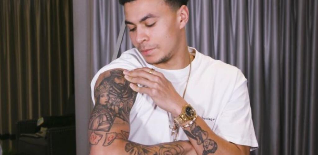 Futbalista Tottenhamu Dele Alli si nechal na ruku vytetovať postavičku z Flinstonovcov Bum Buma.