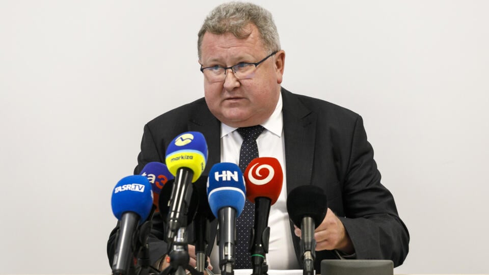 Na snímke predseda Úradu pre reguláciu sieťových odvetví (ÚRSO) Jozef Holjenčík počas tlačovej konferencie na Tému: Ceny energií na rok 2025 v Bratislave 2. decembra 2024. FOTO TASR - Dano Veselský
