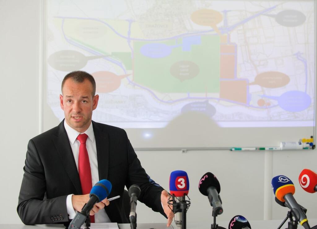 Na Érsekovom ministerstve dopravy má skončiť kontroverzný politik Smeru
