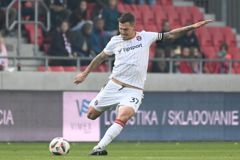 Na snímke kapitán Spartaka Martin Škrtel v zápase 11. kola futbalovej Fortuna ligy FC Spartak Trnava - ŠK Slovan Bratislava v Trnave v nedeľu 17. októbra 2021. FOTO TASR - Lukáš Grinaj