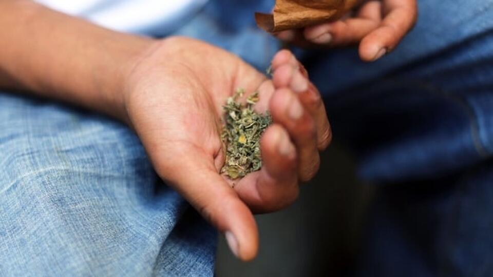 Droga po ktorej ľudia vyzerajú ako zombíci