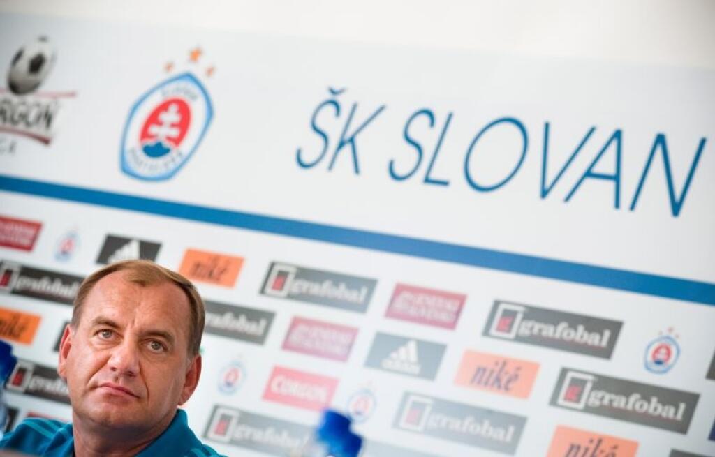 Futbalový tréner Vladimír Weiss st. poèas TB pred zajtrajším zápasom play-off Európskej ligy medzi ŠK Slovan Bratislava - AS Rím. Bratislava, 17. august 2011. Foto: SITA/Marián Peiger