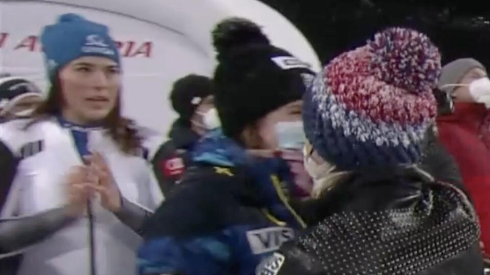 Aj vy ste si to všimli? Petra Vlhova tlieskala víťazstvu Mikaely Shiffrinovej.