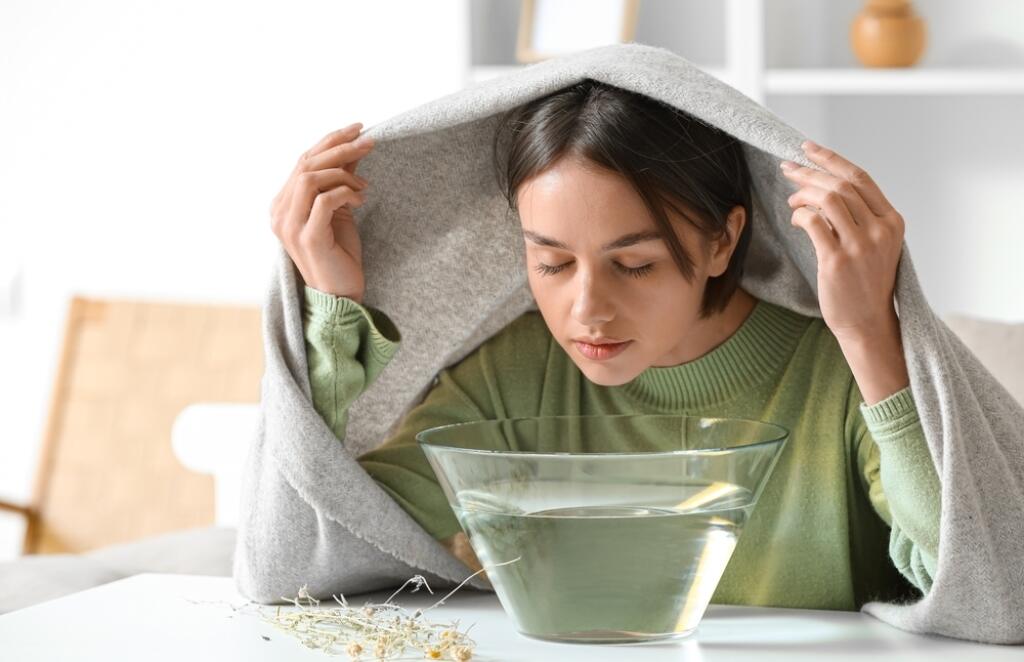 Naparovanie (inhalovanie) je vdychovanie teplej pary nosom, prípadne ústami. Ide o lacnú, nenáročnú a bezpečnú metódu, ktorej efekt na zdravie stojí za vyskúšanie.