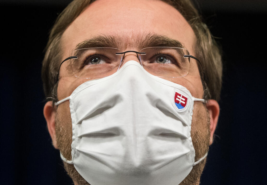 Na snímke minister zdravotníctva SR Marek Krajčí počas tlačovej konferencie po ukončení 60. rokovania vlády SR 16. decembra 2020 v Bratislave. Od 19. decembra bude na Slovensku zákaz vychádzania. Od tohto dňa sa začne na Slovensku aj tzv. lockdown. FOTO TASR -  Martin Baumann