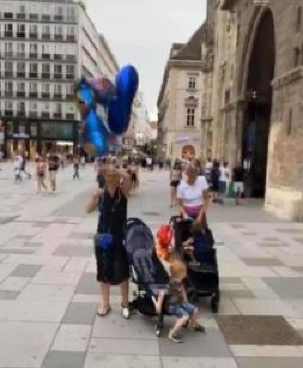 Sanel oslávil nedávno druhé narodeniny.